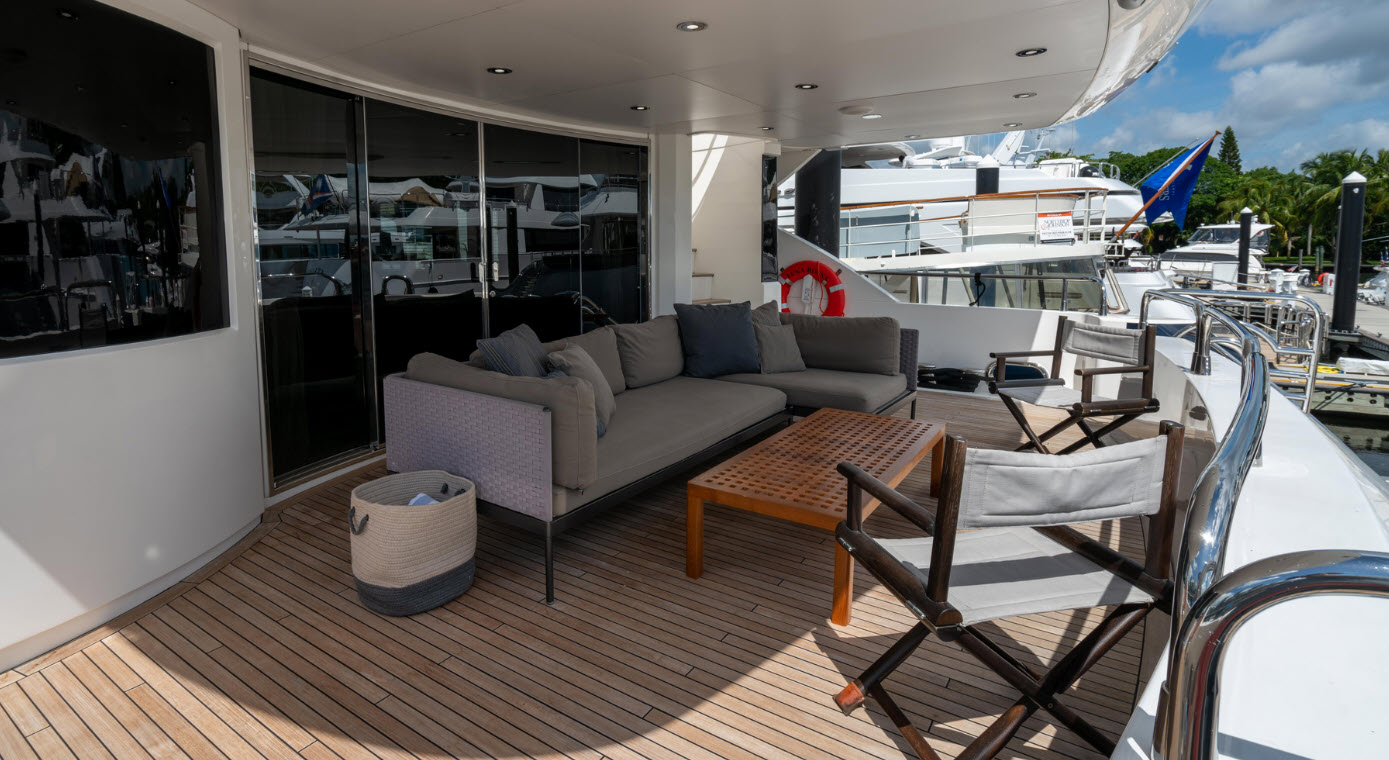 aft deck seating on sunseeker 111