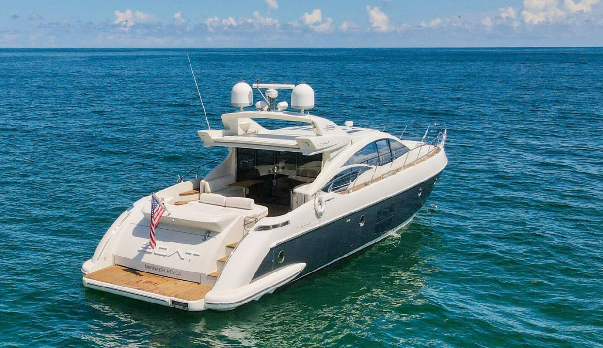 azimut 68s yacht near miami boat show