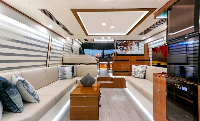 Dyna 63 interior