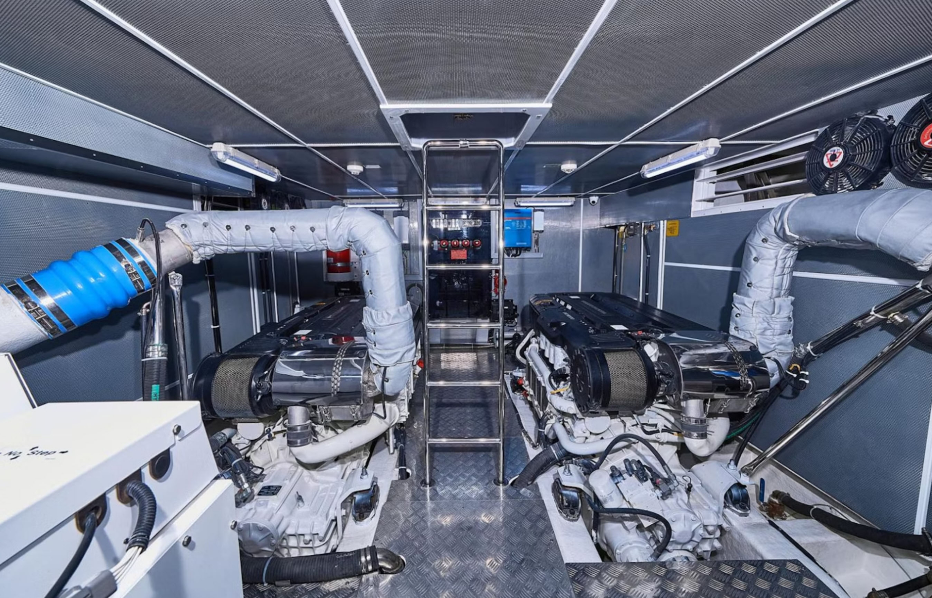 engine room in aquitalia 78 fly