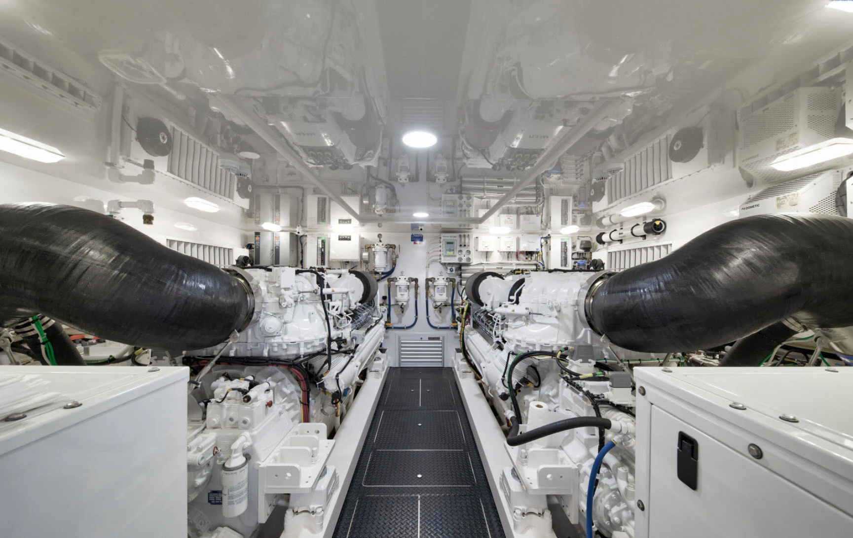 engine room on viking yachts 80 engine room on viking yachts 80