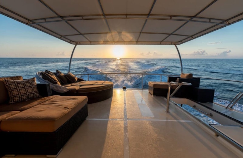 flybridge aft deck