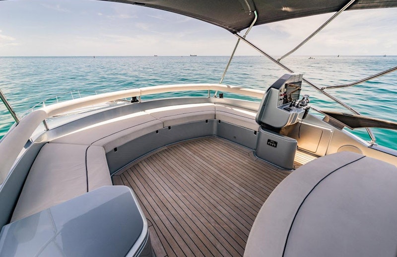 flybridge helm station