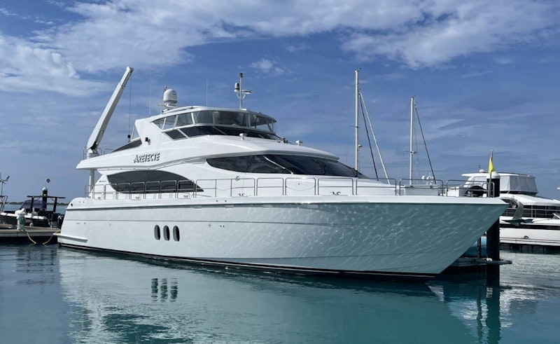 hatteras 80 motor yacht near fort lauderdale boat show