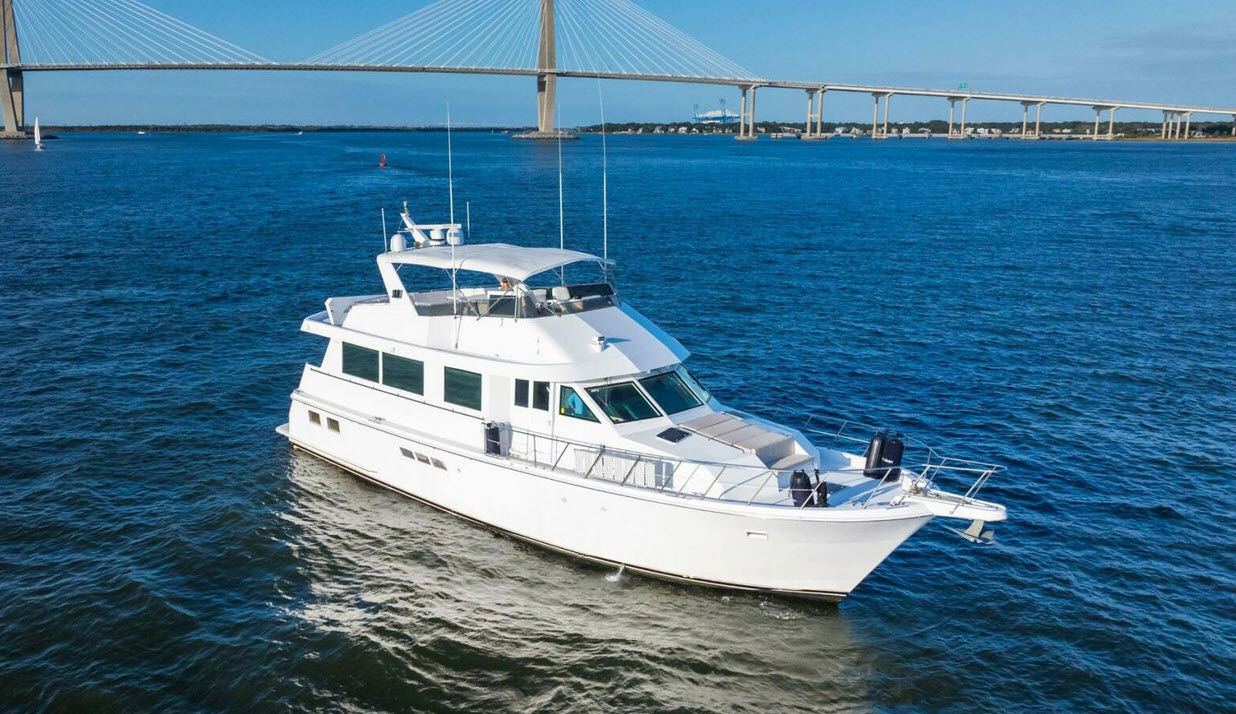 hatteras 65 sport deck cruising yacht