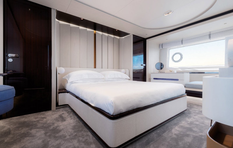 master stateroom on azimut grande 25