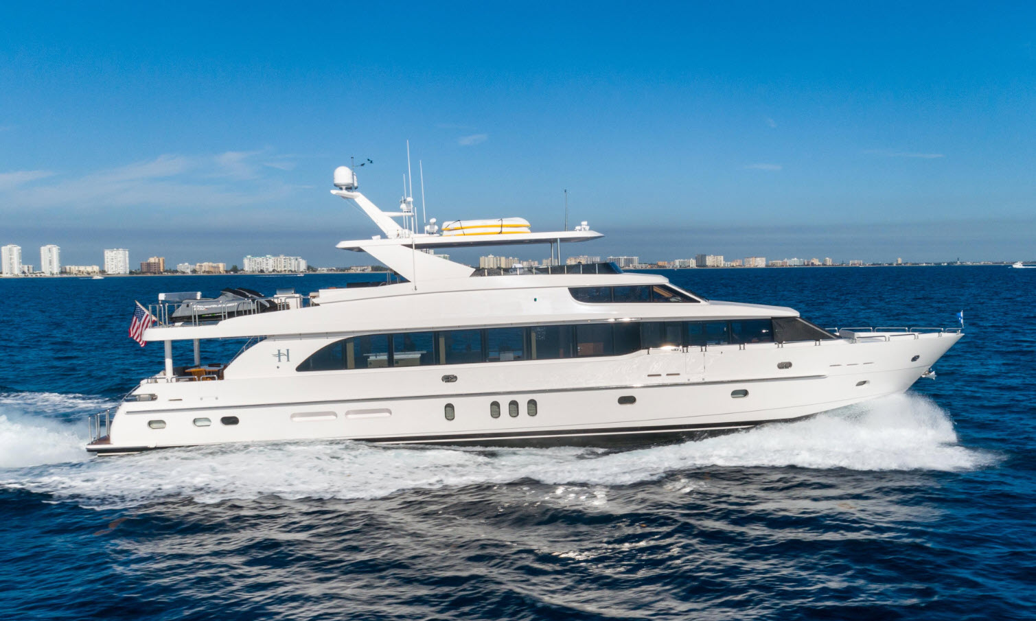 luxury yacht charter hargrave MB3