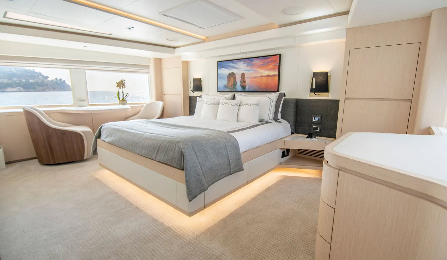 master stateroom on majesty 100 yacht