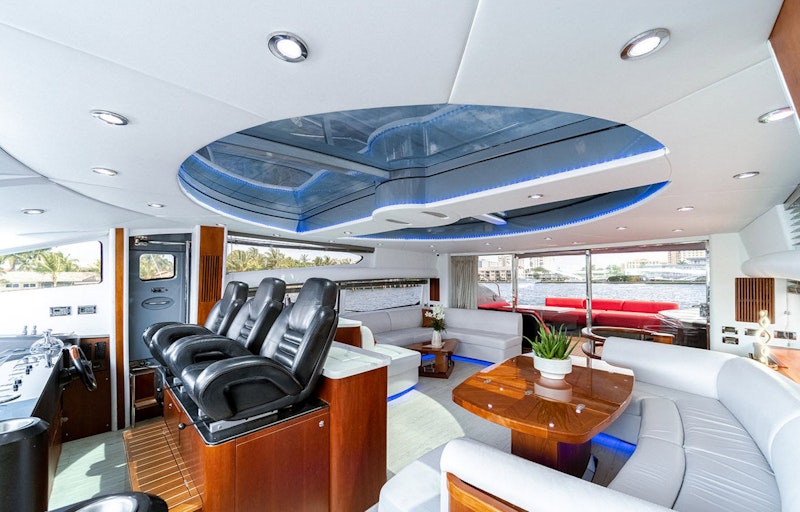 Predator 82 Salon