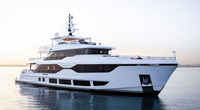 majesty yachts 120