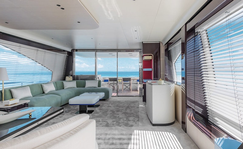 salon on the azimut grande 25 metri