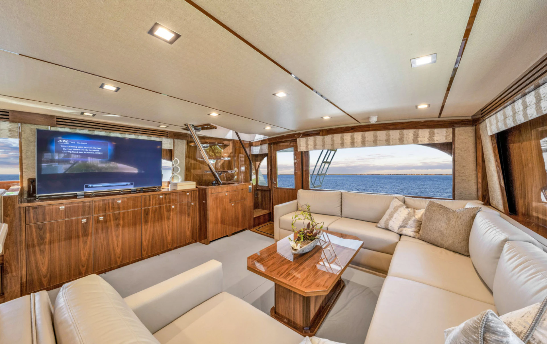 salon television on viking 80 Humdinger salon television on viking 80 Humdinger