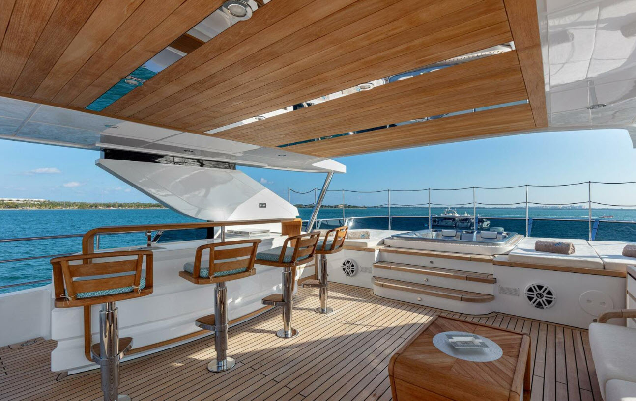 sundeck lounge and jacuuzi