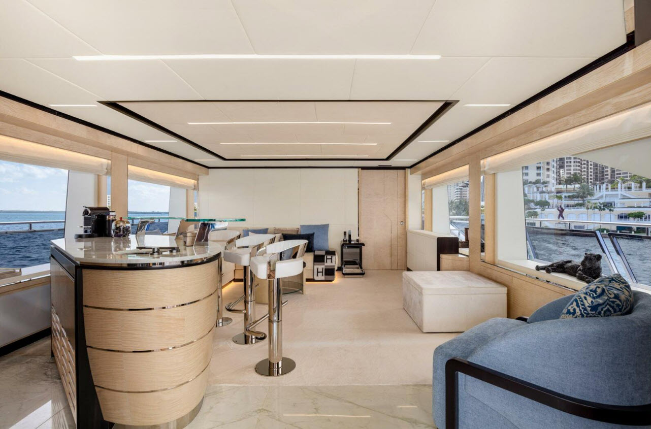 upper deck skylounge on rocket one