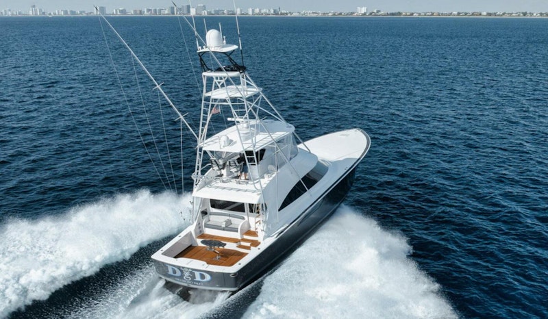 viking 58 convertible cruising at 40 knots