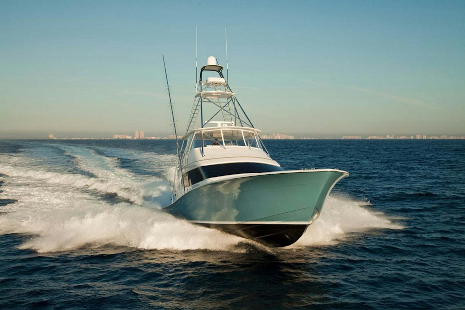 photo of Hatteras Yachts GT70