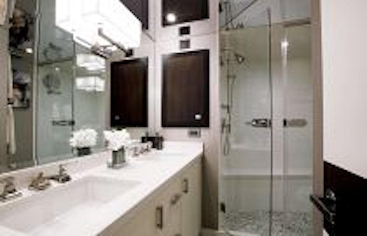 photo of VIP Suite Bathroom On Hatteras 105