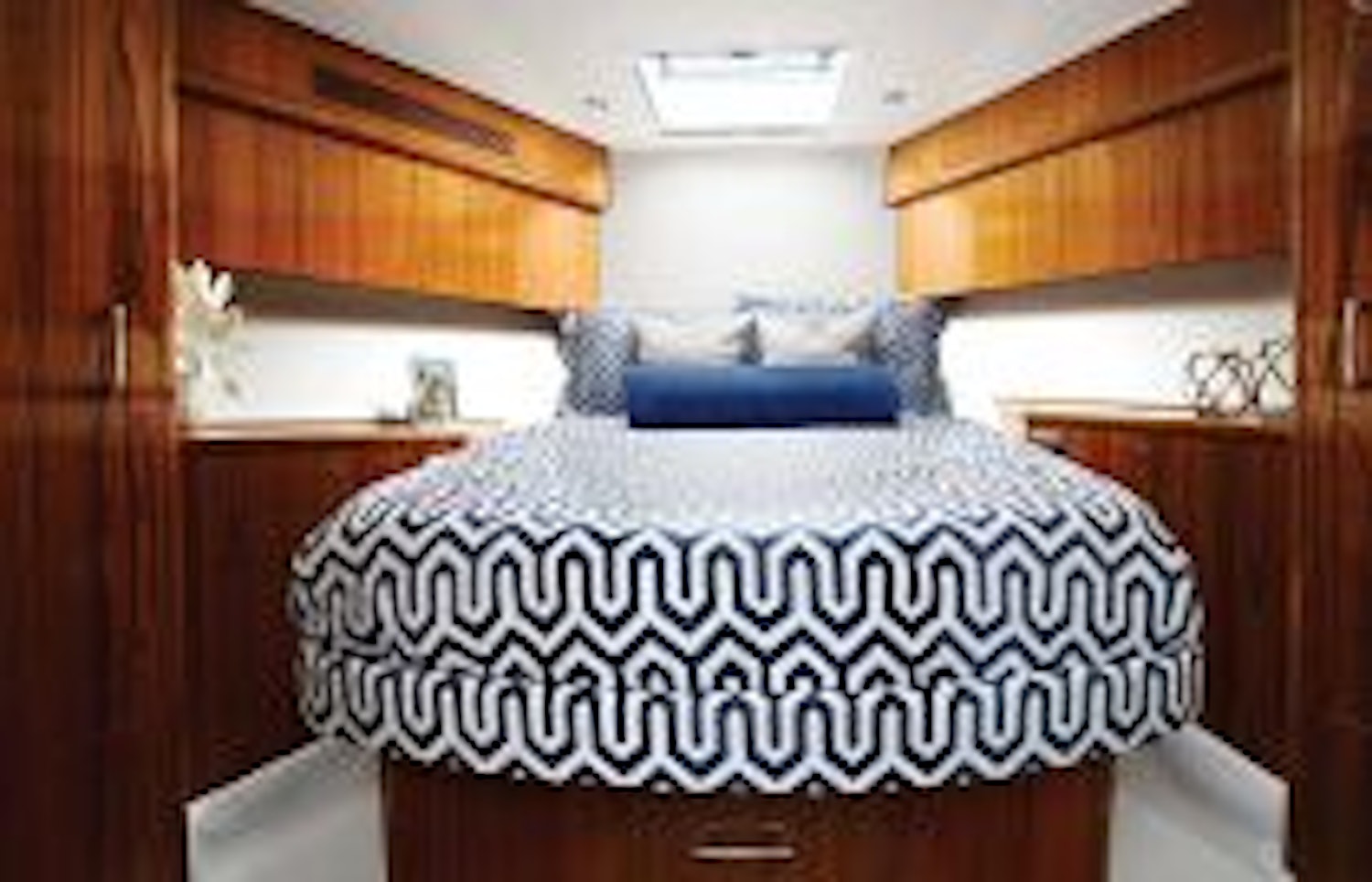 photo of Hatteras GT70 Stateroom