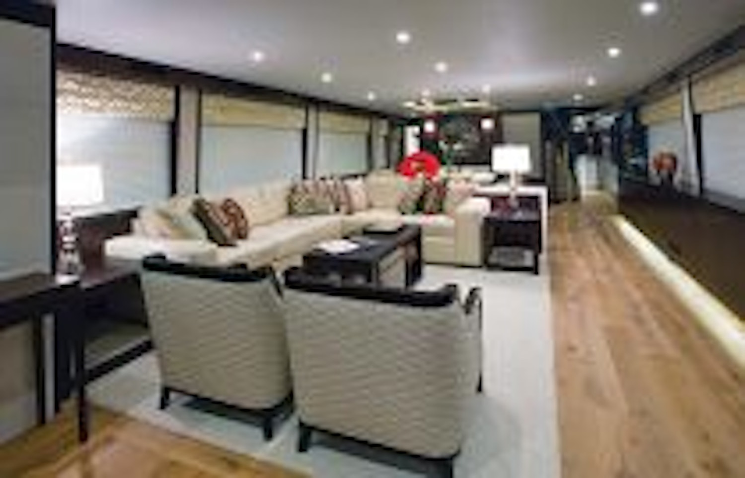 photo of Hatteras 100 Motor Yacht Salon