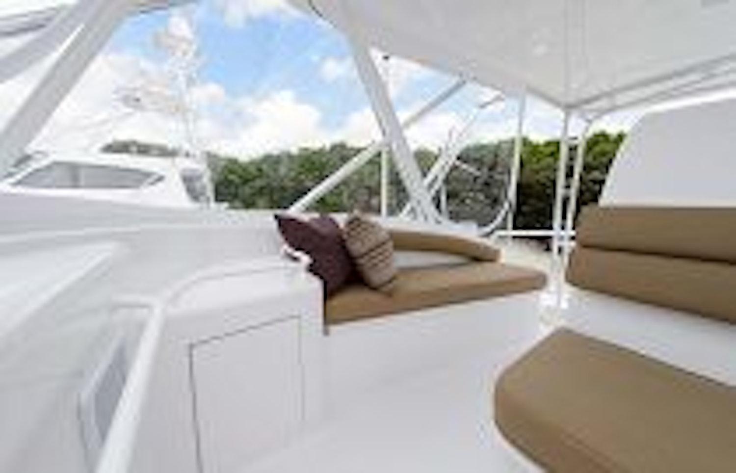 photo of Hatteras Yachts GT54 Flybridge Seating